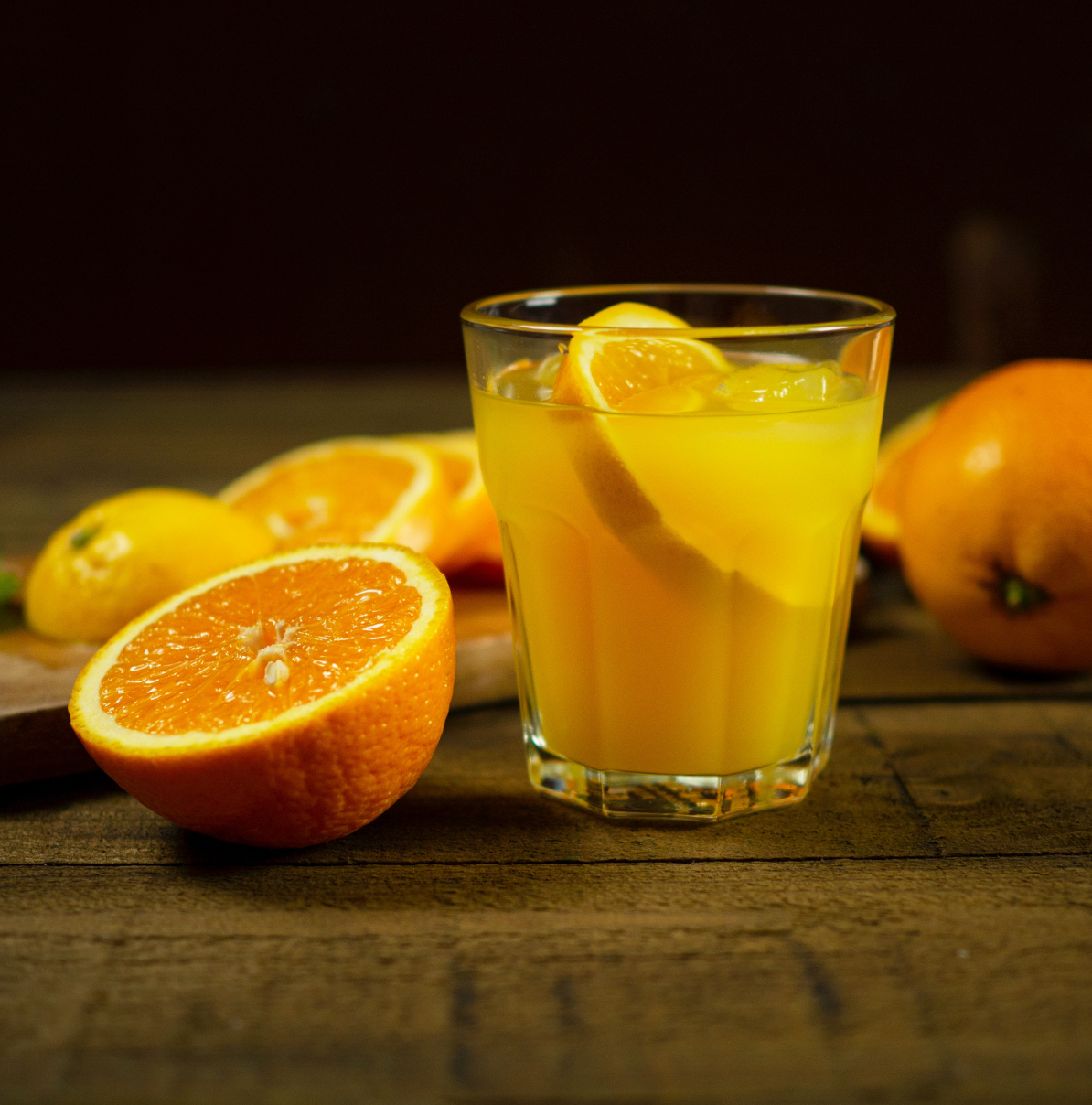 オレンジジュースの画像。
